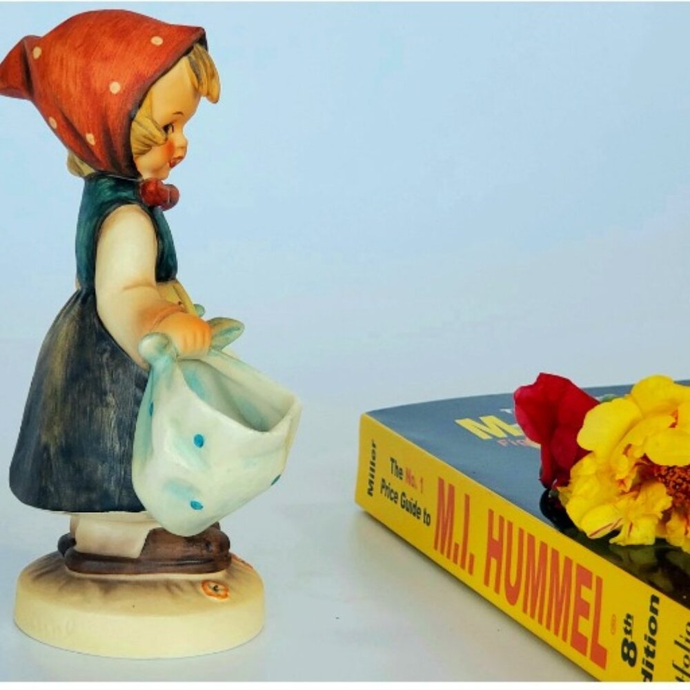 Hummel Figurine -TMK 3 - Mother's Darling - Number 175